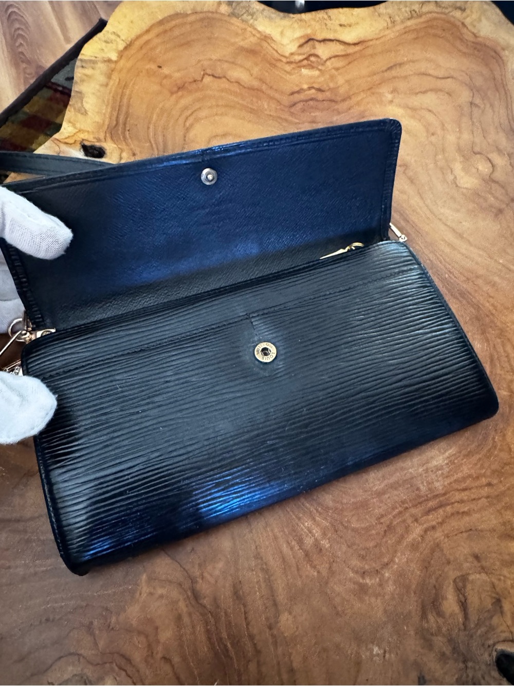 just in 🔥 Louis Vuitton Black EPI wallet converted Crossbody - Picture 15 of 17